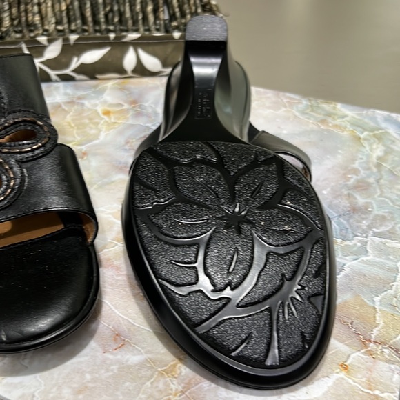 Slide on sandals/ heel - Picture 4 of 4